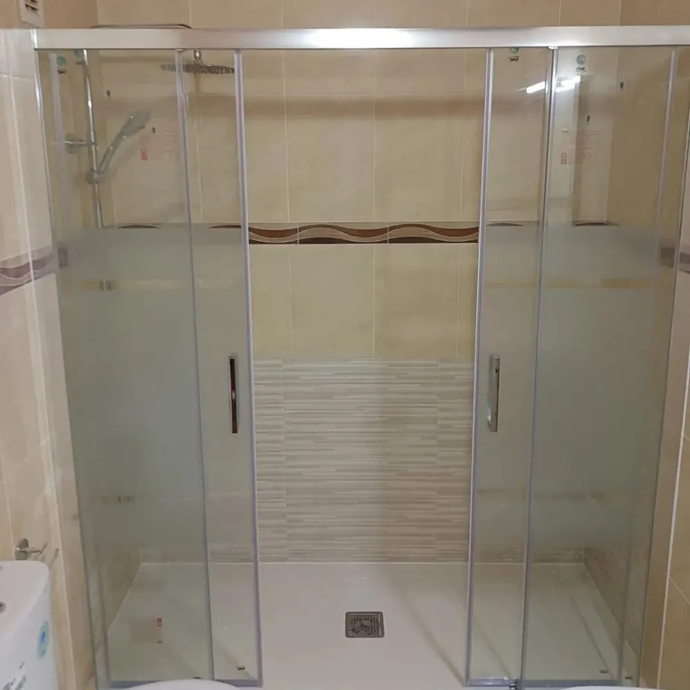 Bañera cambiada por pie de ducha en Huesca