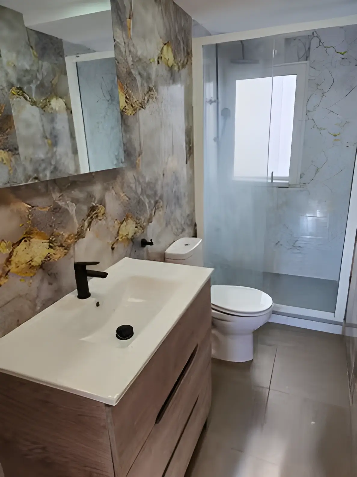 Reformas de Baños Huesca con plato de ducha moderno